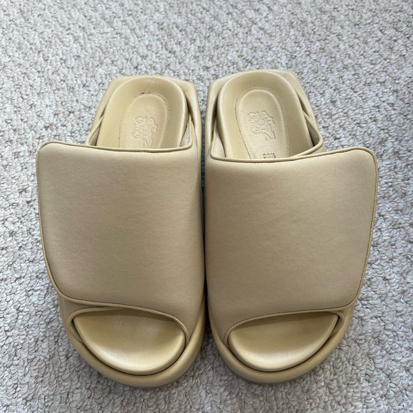 Gia Borghini Scuba Slides in Butter Yellow Size 38.5 (US 8-8.5) - Picture 3 of 10
